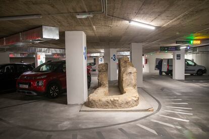 Los restos arqueológicos de la noria de agua del siglo XVIII, en el parking público de Canalejas, en Madrid.