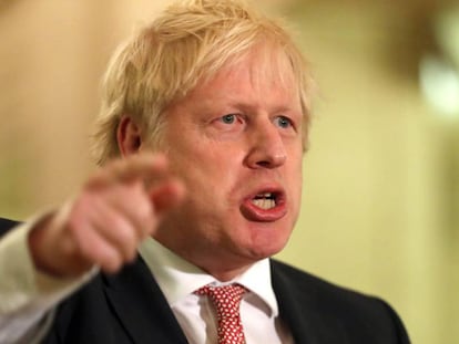 El primer ministro del Reino Unido, Boris Johnson, este lunes en Belfast.