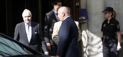 El presidente del Supremo, Carlos Dívar, la salida de este tribunal.