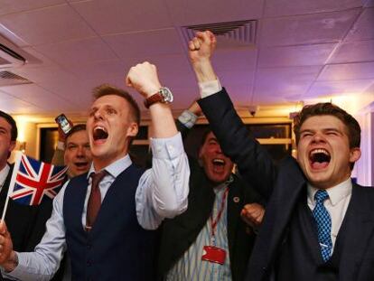 Partidarios del Brexit, celebrando la victoria.