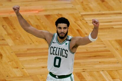 Jayson Tatum celebra el triunfo de los Celtics y sus 60 puntos ante los Spurs.