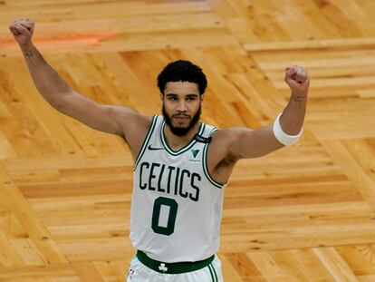 Jayson Tatum celebra el triunfo de los Celtics y sus 60 puntos ante los Spurs.