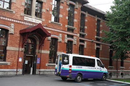 Hospital de Basurto (Bilbao), donde se ha detectado un brote de covid-19, este martes.