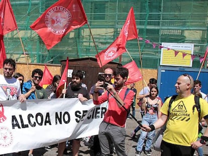 Trabajadores de Alcoa, durante la &#039;Marcha del Aluminio&#039; iniciada el pasado jueves en Asturias.