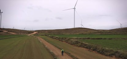 Vista de los nuevos molinos eólicos de Muniesa (Teruel).