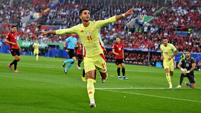 Ferran Torres celebra su gol a Albania.