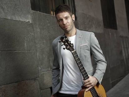 El guitarrista Pipo Romero en una calle de Madrid.