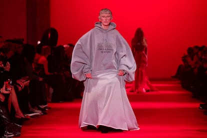 Un momento del desfile de la temporada otoño-invierno 2024/25 de Vetements.