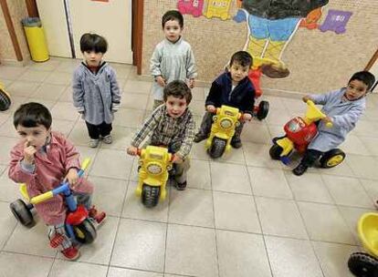 Alumnos de Enseñanza Infantil en un colegio del centro de Vitoria.