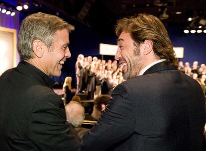 George Clooney (izquierda) y Javier Bardem, durante el almuerzo de candidatos a los Oscar.