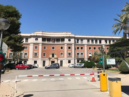 Entrada al complejo educativo La Misericordia de Valencia.