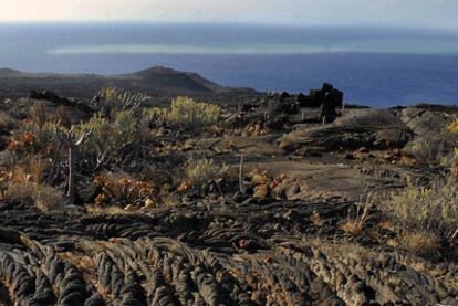 La mancha causada por la erupción se veía ayer frente a las costas de El Hierro.