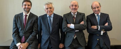 Santiago Hagerman, consejero delegado de GBS Finanzas Investcapital; Juan Antonio Samaranch, presidente de GBS Finanzas Investcapital; Diego Fernández de Henestrosa, presidente de Creand Wealth Management (Banco Alcalá S.A); y Marcos Ojeda. consejero director general de Creand Wealth Management (Banco Alcalá S.A.)