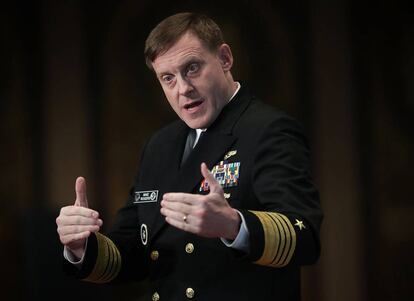 El almirante estadounidense, Michael Rogers, jefe del 'cibercomando' de Estados Unidos