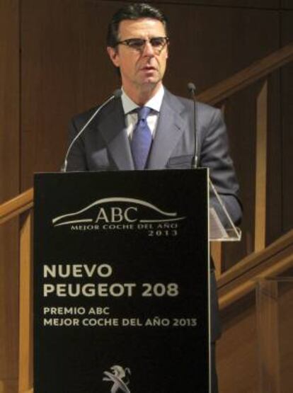 El ministro de Industria, Energía y Turismo, José Manuel Soria, durante su intervención en el acto de entrega del Premio Coche del Año del diario ABC al Peugeot 208, hoy en Madrid.