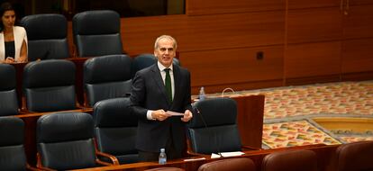 El consejero de Sanidad de la Comunidad de Madrid, Enrique Ruiz Escudero, en una sesión plenaria en la Asamblea de Madrid centrada en la crisis en las residencias de mayores durante la pandemia.