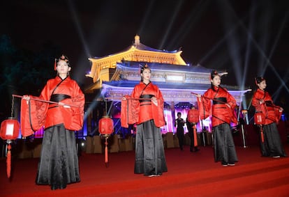 Cuatro mujeres durante un banquete del Fortune Global Forum, el pasado mi&eacute;rcoles en Guangzu.