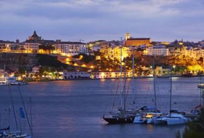 Puerto de Mahón al atardecer, en Menorca.