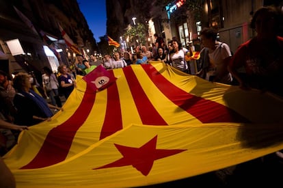 Manifestants amb una estelada.