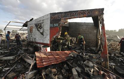 As autoridades dizem haver pelo menos 29 mortos, 70 feridos e 100 desaparecidos.