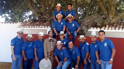 El mariachi Imperial Azteca con José Tomás en Galapagar (Madrid), durante la gira.