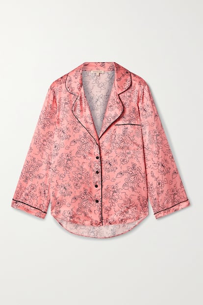 Esta delicada blusa estampada en color coral pertenece a la colección de pijamas de Morgan Lane. Perfecta para quedarte en casa con mucho estilo o para salir. La tienes aquí por 250 euros.