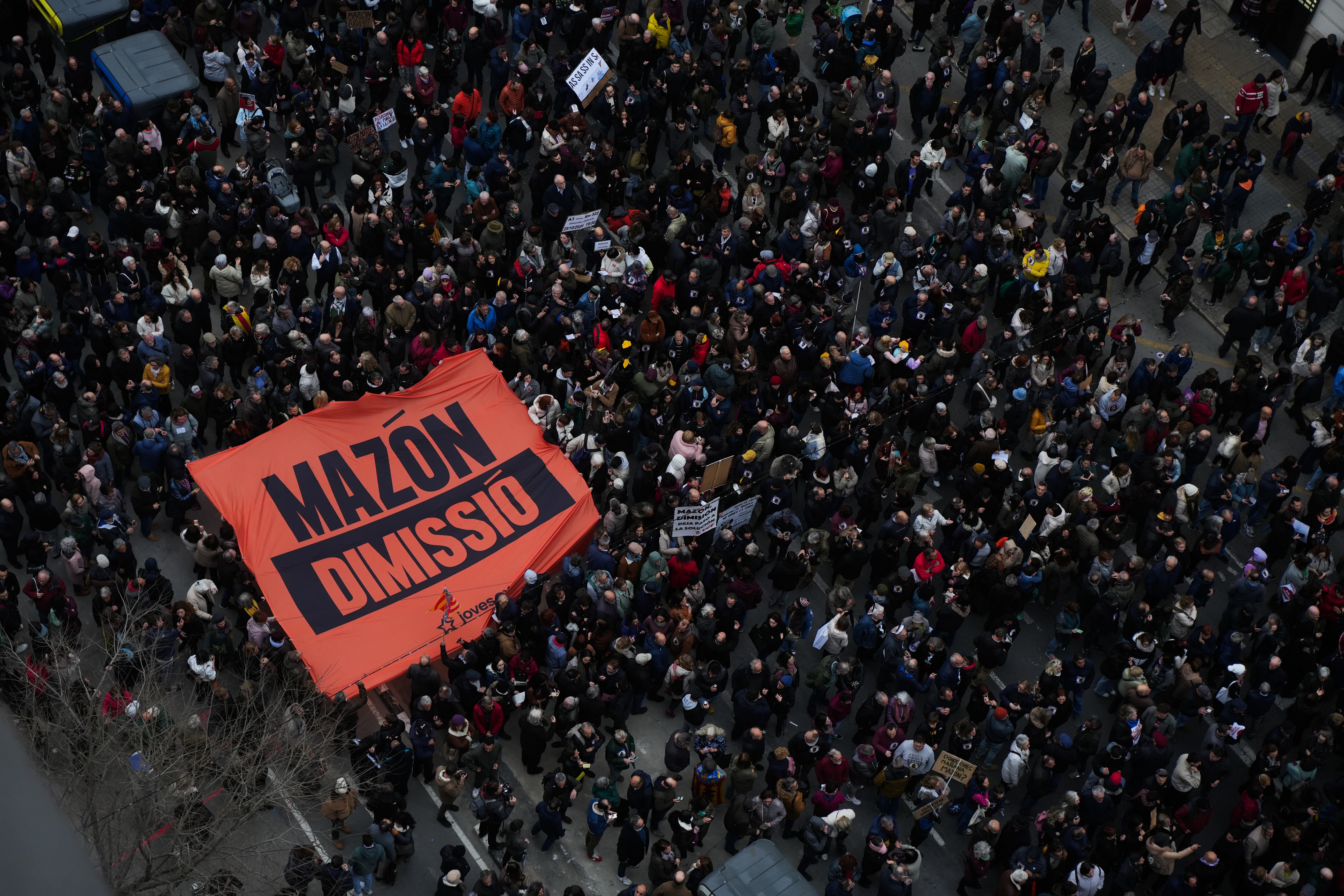 La séptima manifestación contra Mazón cambia recorrido para no coincidir con una procesión