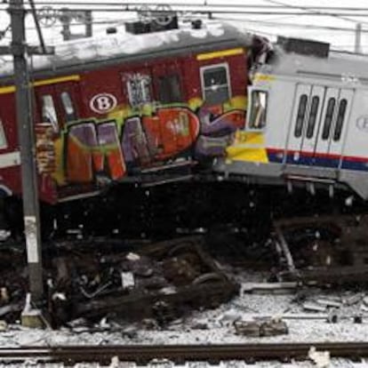 Dos trenes se estrellan cerca de Bruselas.