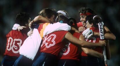 Las jugadores espa&ntilde;olas celebran el gol del triunfo