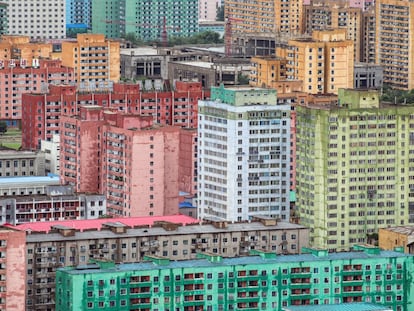 PYONGYANG, NORTH KOREA - AUGUST 24: Apartment blocks are pictured from the viewing platform of the Juche Tower on August 24, 2018 in Pyongyang, North Korea. Despite ongoing international negotiations aimed at easing tensions on the Korean peninsula, the Democratic People's Republic of Korea remains the most isolated and secretive nation on earth. Since it's formation in 1948 the country has been led by the Kim dynasty, a three-generation lineage of North Korean leadership descended from the country's first leader, Kim Il-sung followed by Kim Jong-il and grandson and current leader, Kim Jong-un. Although major hostilities ceased with the signing of the Armistice in 1953, the two Koreas have remained technically at war and the demilitarised zone along the border continues to be the most fortified border in the world. (Photo by Carl Court/Getty Images)