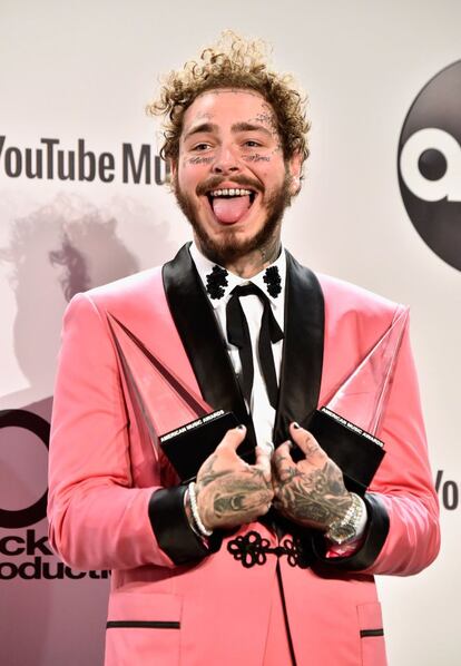 Post Malone, ganador del premio a Artista masculino favorito del año.