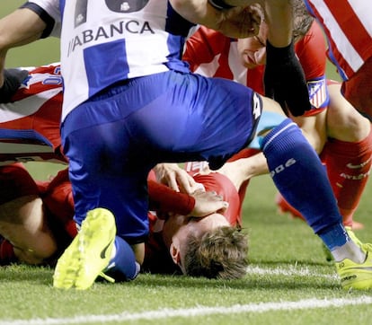 El jugador pasará la noche en observación y se encuentra estable a pesar de que sufre traumatismo craneoencefálico. Sus compañeros reaccionaron inmediatamente y trataron de que Torres no se ahogara con la lengua introduciéndole los dedos en la boca.