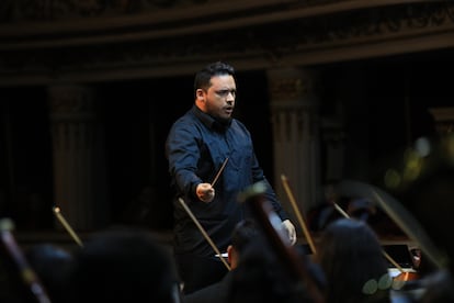 Alejandro Vásquez durante el Encuentro Internacional de Orquestas Sinfónicas, en Trujillo (Perú).