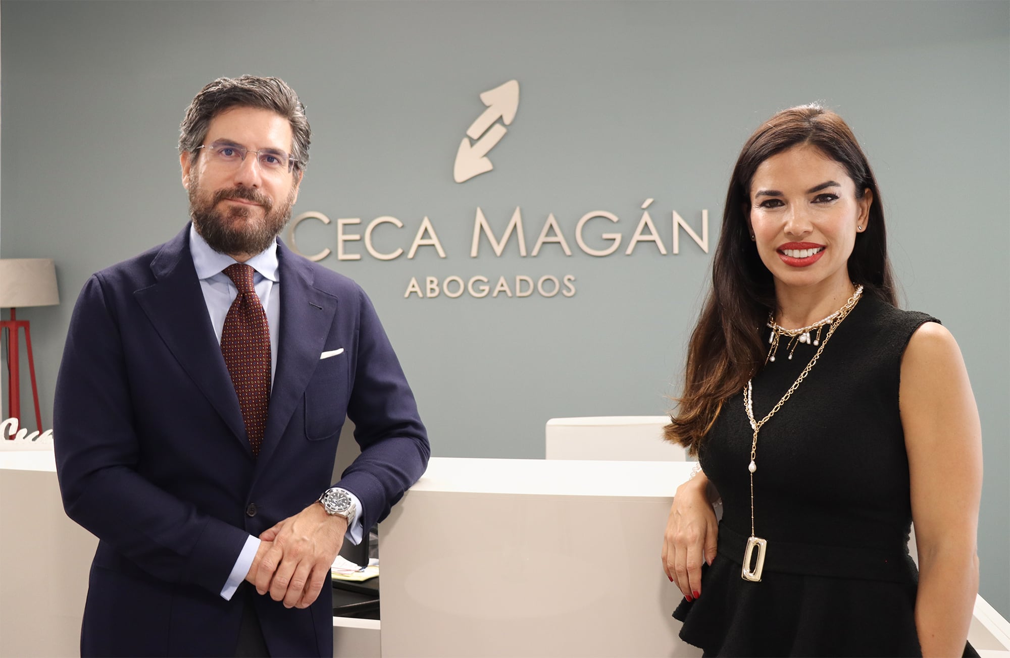 Francisco Esteban, socio director de la oficina de Ceca Magán en Sevilla y Marta Catalán, nueva socia de tributario.