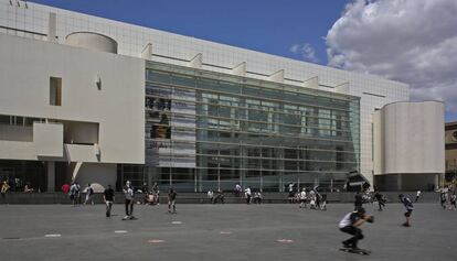 Fachada principal del Macba en Barcelona.