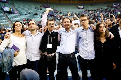 Congreso de  Podemos en Vistalegre, Madrid (2014). Carolina Bescansa, Luis Alegre, Juan Carlos Monedero, Pablo Iglesias, Íñigo Errejón y Tania González.