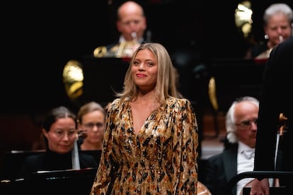 La soprano sueca Johanna Wallroth recibía los aplausos del público del Konserthus, tras cantar el movimiento final de la 'Cuarta sinfonía' de Mahler, el 9 de agosto en Oslo.