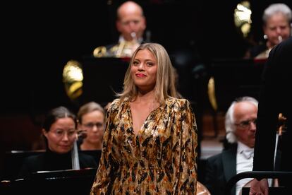 La soprano sueca Johanna Wallroth recibía los aplausos del público del Konserthus, tras cantar el movimiento final de la 'Cuarta sinfonía' de Mahler, el 9 de agosto en Oslo.