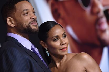 Will Smith y Jada Pinkett Smith. El matrimonio, que lleva más 20 años casados, ha atrevesado varias crisis en su relación y han estado al borde de la separación. Jada confesó recientemente que no era feliz y que tuvieron que "destruir" su matrimonio para volver a construirlo. ¿La solución? Apostar por una relación abierta o "adulta", como prefieren llamarla. La pareja es una de las más duraderas de Hollywood.