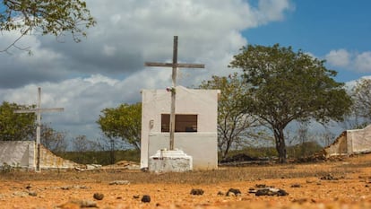 Cementerio del ‘campo de concentración’ en Senador Pompeu, en el estado de Ceará: ni siquiera los cadáveres de los migrantes se enterraban con los demás.