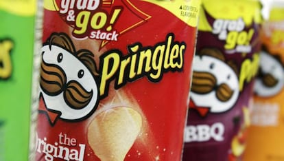 Cajas de Pringles en la estanter&iacute;a de un supermercado de West Bath, Nueva Inglaterra (EE UU).