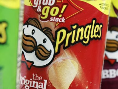 Cajas de Pringles en la estanter&iacute;a de un supermercado de West Bath, Nueva Inglaterra (EE UU).