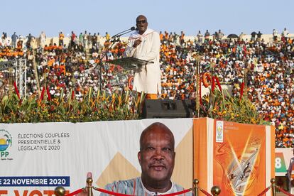 El presidente Roch Marc Christian Kaboré, durante su mitin de cierre de campaña en Uagadugú, el viernes.