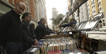 Puesto callejero en La noche de los libros del año pasado.