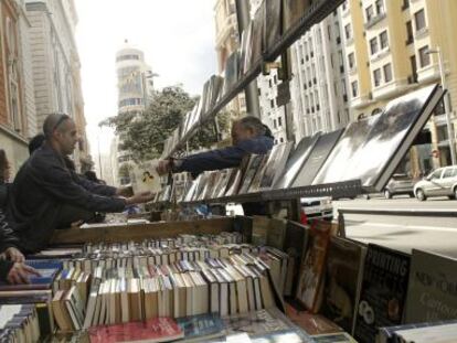 Puesto callejero en La noche de los libros del año pasado.