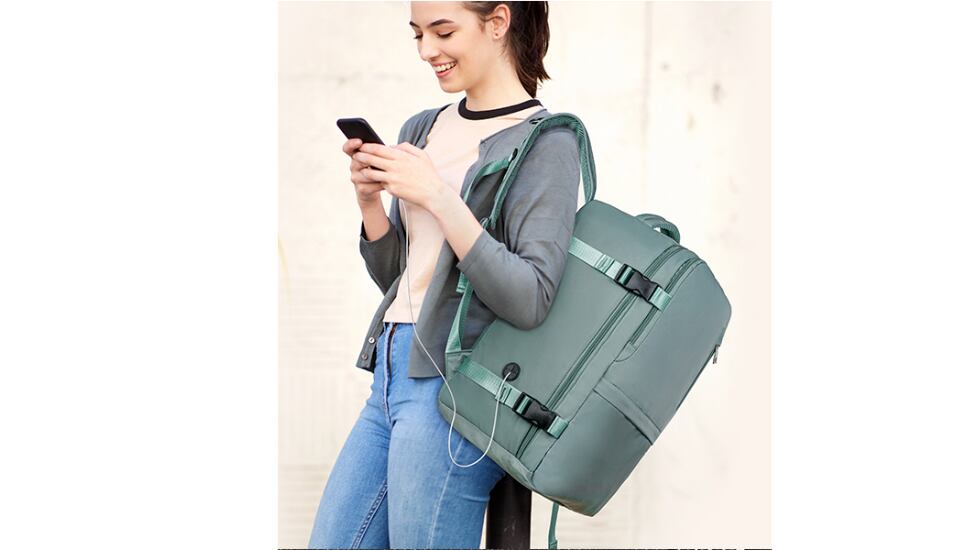 Esta mochila de viaje tiene un tamaño de 40 x 20 x 25 cm.