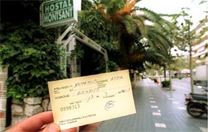 Ficha policial hotelera correspondiente a la estancia de Mohamed Atta en Salou.