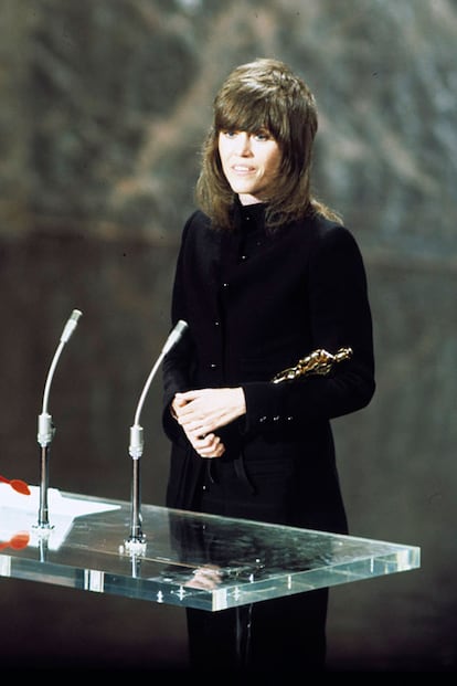 Jane Fonda hacía historia en 1972 atreviéndose con un esmoquin de Yves Saint Laurent. La actriz ganó el premio a mejor actriz por 'Klute'.