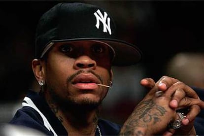 Allen Iverson sigue con interés, el viernes, <i>el partido de los novatos.</i>