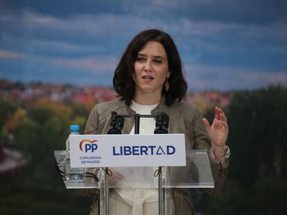 La presidenta de la Comunidad de Madrid y candidata a la reelección, Isabel Díaz Ayuso, durante un acto de campaña, el pasado 23 de abril en Pozuelo de Alarcón, Madrid, (España).